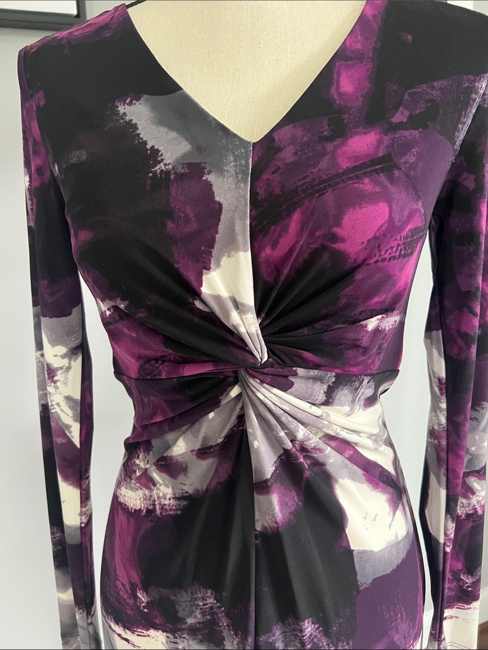 Donna Karan Printed Long Sleeve V-Neck Sheath Dress - Picture 3 of 8